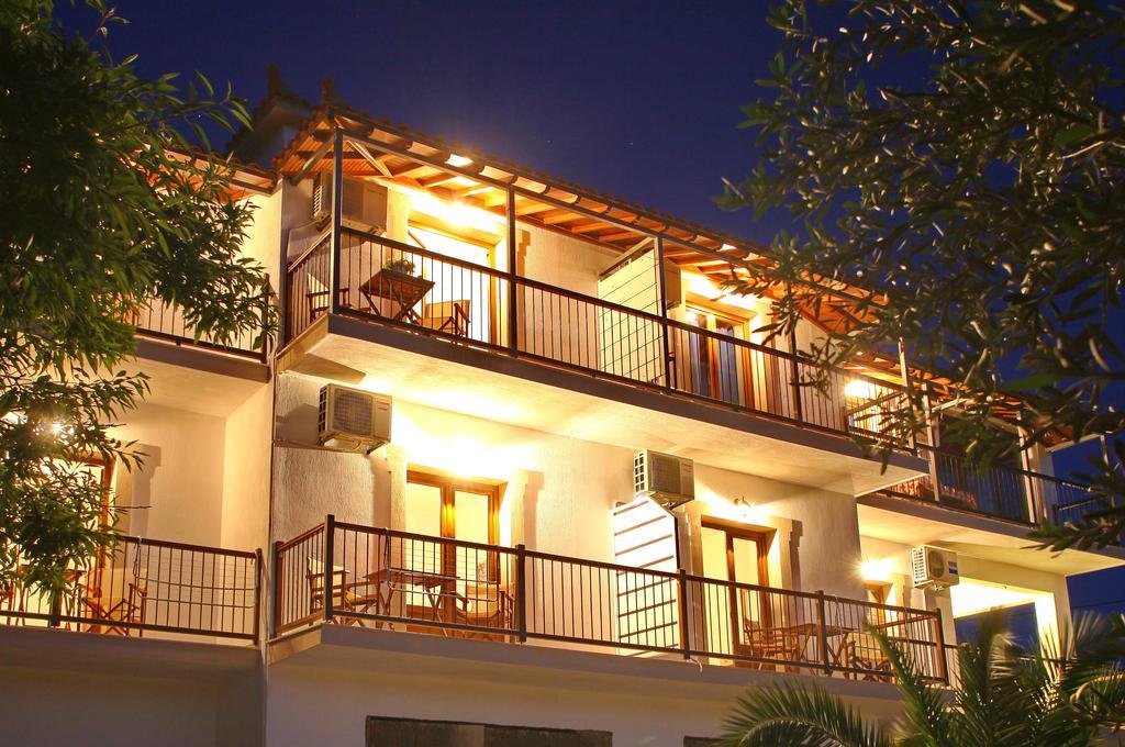 Giasemi Apartments Skopelos Town Bagian luar foto