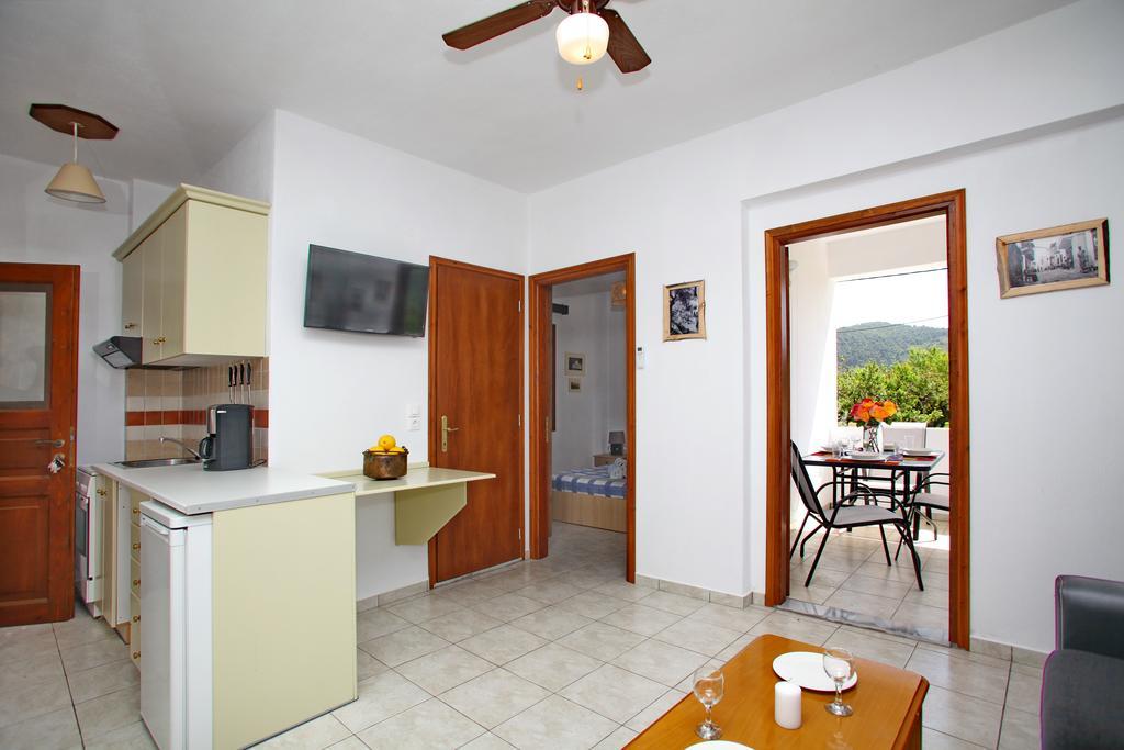 Giasemi Apartments Skopelos Town Bagian luar foto