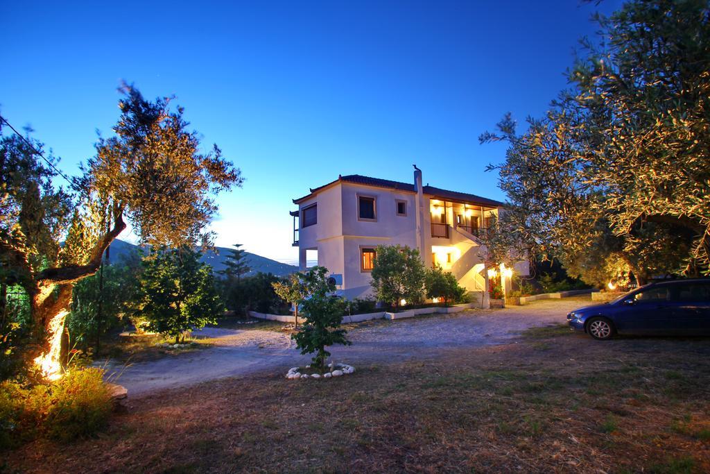 Giasemi Apartments Skopelos Town Bagian luar foto
