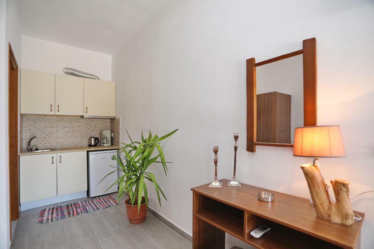 Giasemi Apartments Skopelos Town Bagian luar foto