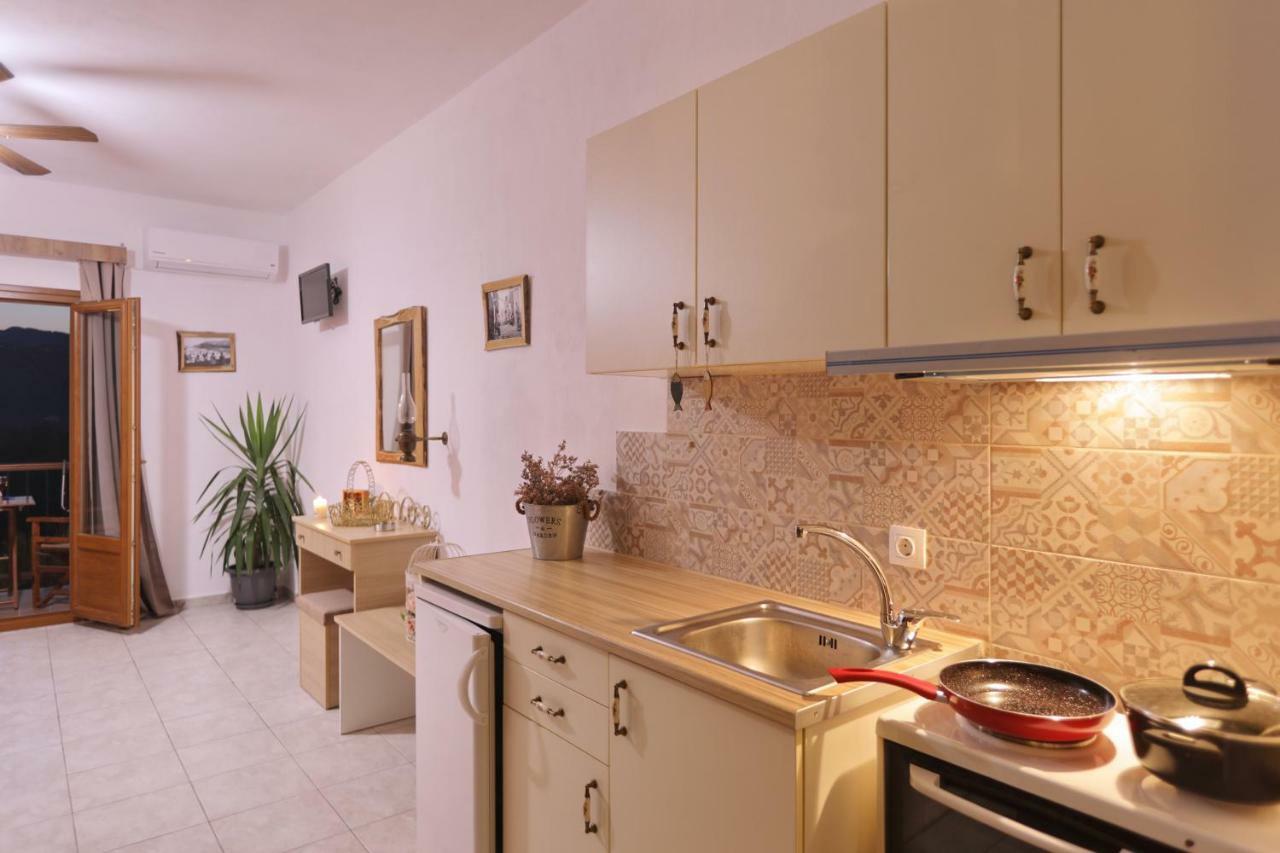 Giasemi Apartments Skopelos Town Bagian luar foto